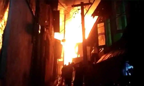 ജമ്മു കശ്മീരില്‍ വന്‍ തീപിടിത്തം; 20 വീടുകള്‍ കത്തി നശിച്ചു