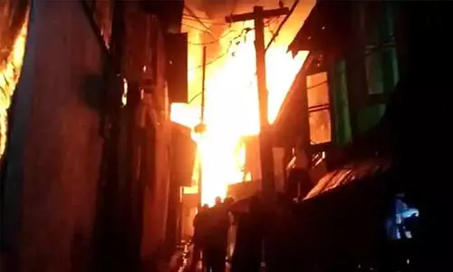 ജമ്മു കശ്മീരില്‍ വന്‍ തീപിടിത്തം; 20 വീടുകള്‍ കത്തി നശിച്ചു