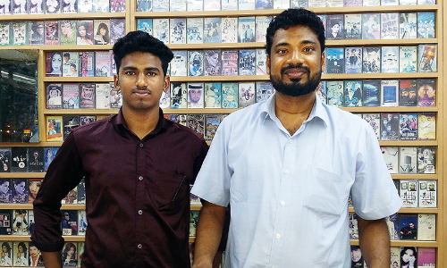 മ​ദാ​മി​ലു​ണ്ട് മധുരിക്കും കാ​സ​റ്റ് പാ​ട്ടു​ക​ൾ