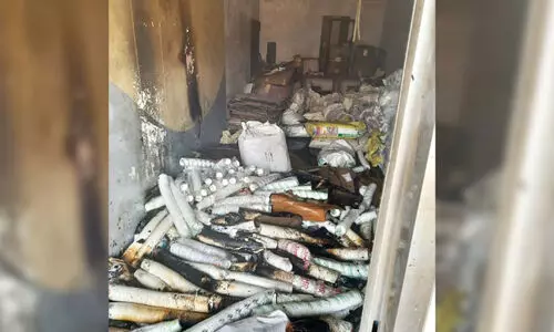 പാളയത്ത്​ തീപിടിത്തം; ലക്ഷം രൂപയുടെ സാധനങ്ങൾ കത്തിനശിച്ചു