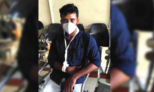 ആംബുലൻസ് ഡ്രൈവറെ വൈ​റ്റ് ഗാ​ർ​ഡ് പ്ര​വ​ർ​ത്ത​ക​ർ  മർദിച്ചതായി പരാതി