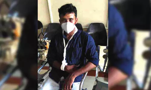 ആംബുലൻസ് ഡ്രൈവറെ വൈ​റ്റ് ഗാ​ർ​ഡ് പ്ര​വ​ർ​ത്ത​ക​ർ  മർദിച്ചതായി പരാതി