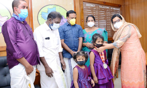 ആ​റ് വ​യ​സ്സു​കാ​രിക്ക്​ ഏ​ഷ്യ ബു​ക്ക് ഓ​ഫ് റെ​ക്കോ​ഡ്​​സ് പു​ര​സ്‌​കാ​രം സ​മ്മാ​നി​ച്ചു