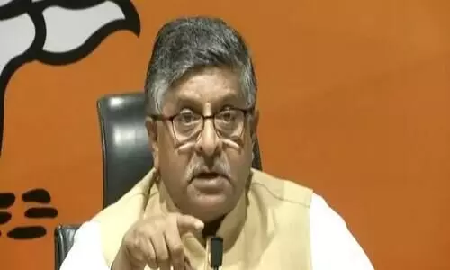 ജനങ്ങൾക്ക് ഓക്‌സിജൻ നൽകാൻ കഴിയാത്ത സർക്കാർ വാതിൽപ്പടി റേഷനെ കുറിച്ച് സംസാരിക്കുന്നു -രവിശങ്കർ പ്രസാദ്