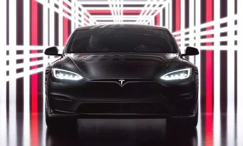 Faster than Porsche, safer than Volvo Tesla Model S Plaid