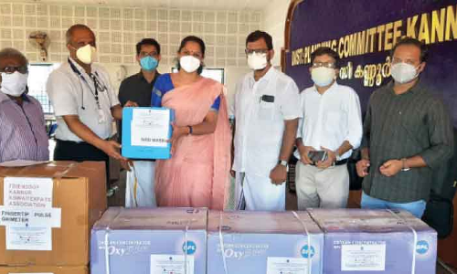 ഫോ​ക്​ കോ​വി​ഡ് പ്ര​തി​രോ​ധ മെ​ഡി​ക്ക​ൽ ഉ​പ​ക​ര​ണ​ങ്ങ​ൾ ന​ൽ​കി