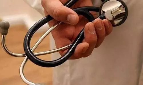 അ​ന​ധി​കൃ​ത​മാ​യി സ​ര്‍​വീ​സി​ല്‍ നി​ന്നും വി​ട്ടു നി​​ന്ന 28 ഡോക്ടർമാരെ പിരിച്ചുവിട്ടു