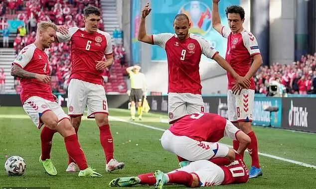 സിമോൺ കെയറിൽ എറിക്സണ് തിരികെലഭിച്ചത് ജീവിതം; നായകന് കൈയടിച്ച് ലോകം സിമോൺ കെയറിൽ എറിക്സണ് തിരികെലഭിച്ചത് ജീവിതം; നായകന് കൈയടിച്ച് ലോകം