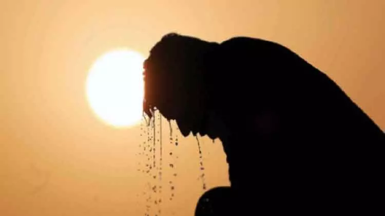 ഉച്ചവെയിലിൽ ജോലി നിരോധനം ചൊവ്വാഴ്ച മുതൽ ഉച്ചവെയിലിൽ ജോലി നിരോധനം ചൊവ്വാഴ്ച മുതൽ