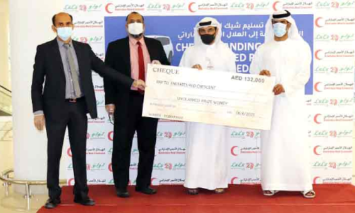 സമ്മാനം വാങ്ങാൻ വിജയി എത്തിയില്ല; ലുലു കാർ വില റെഡ്​ക്രസൻറിന്​ നൽകി