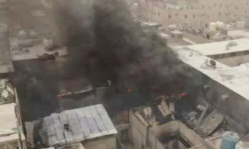 ജ​ലീ​ബി​ൽ വീ​ടു​ക​ളി​ൽ തീ​പി​ടി​ത്തം