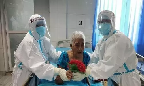 കോവിഡിനെ പൊരുതി തോൽപ്പിച്ച് ബം​ഗാളിലെ ഈ 95കാരി...