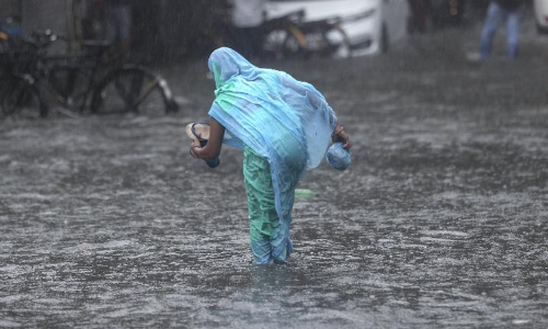 കോവിഡിൽ ജോലി നഷ്​ടമായി; വരുമാനത്തിനായി  എഞ്ചിനീയർ ഉൾപ്പടെയുള്ള ബിരുദധാരികൾ ഓട   ശുചീകരണ ​ജോലിക്കിറങ്ങി