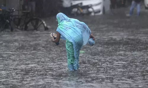 കോവിഡിൽ ജോലി നഷ്​ടമായി; വരുമാനത്തിനായി  എഞ്ചിനീയർ ഉൾപ്പടെയുള്ള ബിരുദധാരികൾ ഓട   ശുചീകരണ ​ജോലിക്കിറങ്ങി