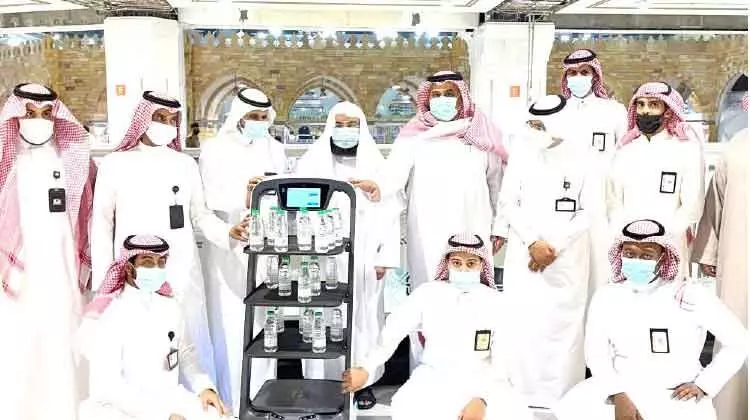 ഹ​റ​മി​ൽ സം​സം വി​ത​ര​ണ​ത്തി​ന്​ റോ​ബോ​ട്ടും