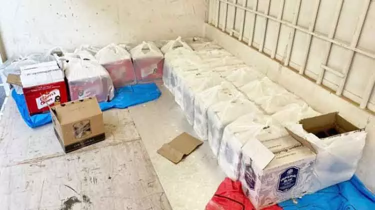 വിദേശ മദ്യവുമായി ട്രക്ക് ഡ്രൈവർ പിടിയിൽ വിദേശ മദ്യവുമായി ട്രക്ക് ഡ്രൈവർ പിടിയിൽ