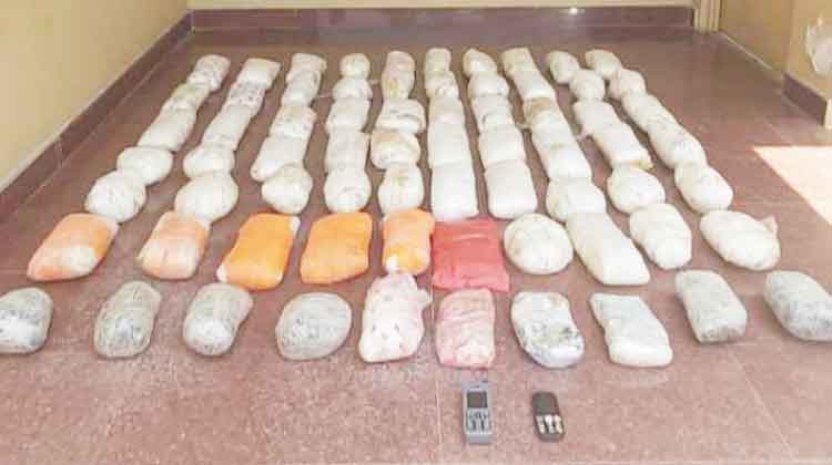 മയക്കുമരുന്ന് കടത്താൻ ശ്രമിച്ച മൂന്നുപേർ പിടിയിൽ മയക്കുമരുന്ന് കടത്താൻ ശ്രമിച്ച മൂന്നുപേർ പിടിയിൽ