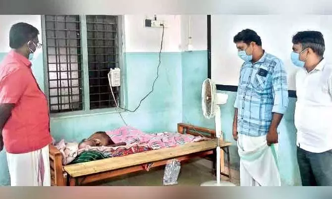 ദുരിതാശ്വാസ ക്യാമ്പിൽനിന്ന് മൊയ്തീൻ കുട്ടിയും കുടുംബവും വാടക വീട്ടിലേക്ക് മാറും ദുരിതാശ്വാസ ക്യാമ്പിൽനിന്ന് മൊയ്തീൻ കുട്ടിയും കുടുംബവും വാടക വീട്ടിലേക്ക് മാറും