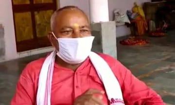 ക്ഷേത്രത്തിൽ പ്രവേശിപ്പിച്ചില്ല; യു.പിയിൽ പുരോഹിതനെതിരെ പ്രതിഷേധവുമായി ദലിത് സ്ത്രീകൾ ക്ഷേത്രത്തിൽ പ്രവേശിപ്പിച്ചില്ല; യു.പിയിൽ പുരോഹിതനെതിരെ പ്രതിഷേധവുമായി ദലിത് സ്ത്രീകൾ