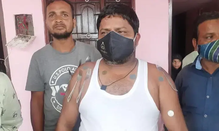 വാക്സിനേഷന് ശേഷം കാന്തിക ശക്തി ലഭിച്ചു; അവകാശവാദവുമായി ഝാർഖണ്ഡ് സ്വദേശി വാക്സിനേഷന് ശേഷം കാന്തിക ശക്തി ലഭിച്ചു; അവകാശവാദവുമായി ഝാർഖണ്ഡ് സ്വദേശി