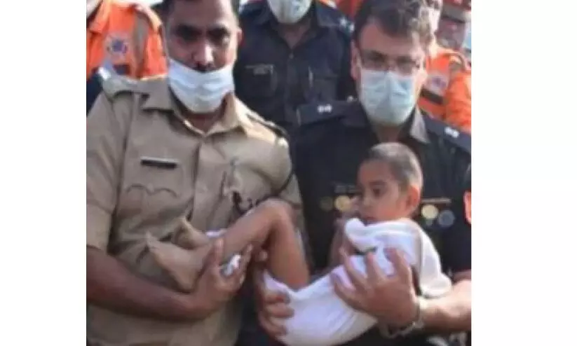 കുഴക്കിണറിൽ വീണ മൂന്നര വയസ്സുകാരനെ രക്ഷപ്പെടുത്തി കുഴക്കിണറിൽ വീണ മൂന്നര വയസ്സുകാരനെ രക്ഷപ്പെടുത്തി