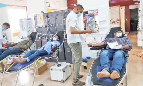 രക്തദാന ക്യാമ്പുകൾ സംഘടിപ്പിച്ചു രക്തദാന ക്യാമ്പുകൾ സംഘടിപ്പിച്ചു