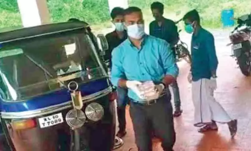 വിവാഹദിനത്തിലെ ഭക്ഷണം ഡി.സി.സിയില് കഴിയുന്നവര്ക്ക് നൽകി ഷംലാദ് വിവാഹദിനത്തിലെ ഭക്ഷണം ഡി.സി.സിയില് കഴിയുന്നവര്ക്ക് നൽകി ഷംലാദ്