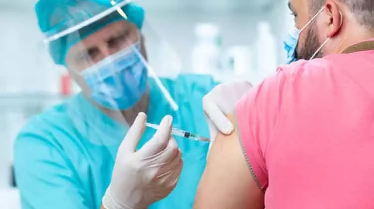 ആഗസ്റ്റ് ഒന്ന് മുതൽ കടകളിൽ പ്രവേശനം ആഗസ്റ്റ് ഒന്ന് മുതൽ കടകളിൽ പ്രവേശനം