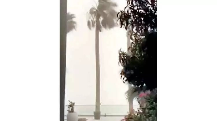 അ​സ്ഥി​ര കാ​ലാ​വ​സ്ഥ: വീ​ണ്ടും തു​റ​മു​ഖ പ്ര​വ​ർ​ത്ത​ന​ത്തെ ബാ​ധി​ച്ചു