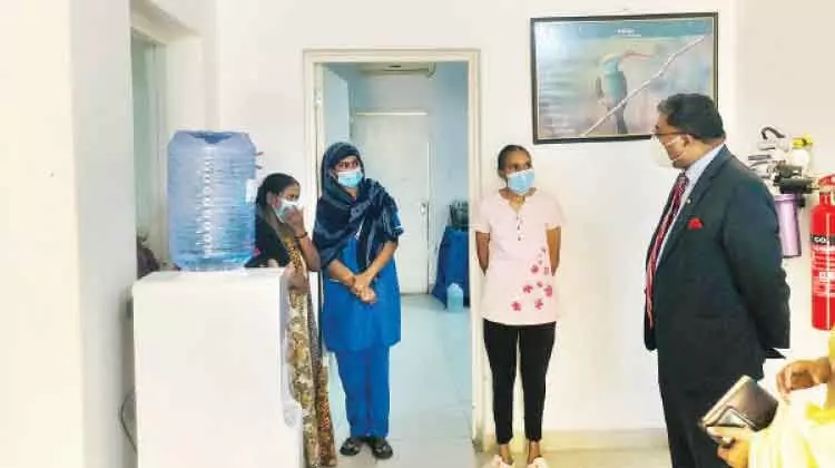 അംബാസഡർ വീട്ടുജോലിക്കാരുടെ അഭയകേന്ദ്രം സന്ദർശിച്ചു അംബാസഡർ വീട്ടുജോലിക്കാരുടെ അഭയകേന്ദ്രം സന്ദർശിച്ചു