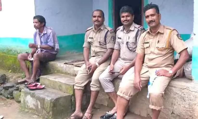 ഇടമലക്കുടി വെടിവെപ്പ് കൊടും വനത്തിൽ പ്രതിയെത്തേടി പൊലീസ് ഇടമലക്കുടി വെടിവെപ്പ് കൊടും വനത്തിൽ പ്രതിയെത്തേടി പൊലീസ്