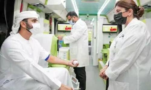 രക്തദാന ദിനത്തിൽ ആദ്യ ദാതാവായി ശൈഖ്​ മൻസൂർ