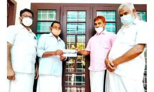 എ​റ​ണാ​കു​ളം ജി​ല്ല കെ.​എം.​സി.​സി സ​ഹാ​യം ന​ൽ​കി