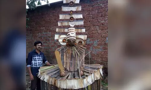 jayachandran with his sculpture