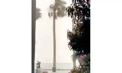 അ​സ്ഥി​ര കാ​ലാ​വ​സ്ഥ: വീ​ണ്ടും തു​റ​മു​ഖ പ്ര​വ​ർ​ത്ത​ന​ത്തെ ബാ​ധി​ച്ചു