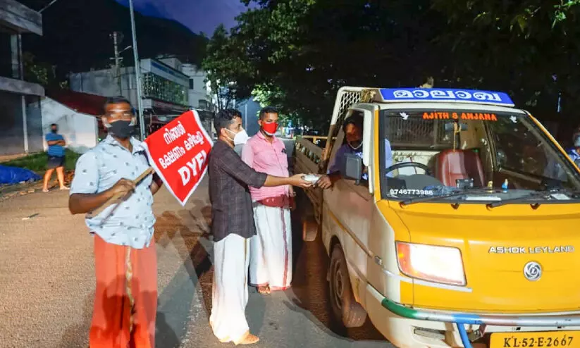 പണമൊന്നും വേണ്ടന്നേ, നിങ്ങളു​ടെ വയറുനിറഞ്ഞാ മതി; വ്യ​ത്യ​സ്​​ത​മാ​ണ്​ കാ​ഞ്ഞാ​റി​ലെ ഈ ​സ്​​നേ​ഹ​ത്ത​ട്ടു​ക​ട