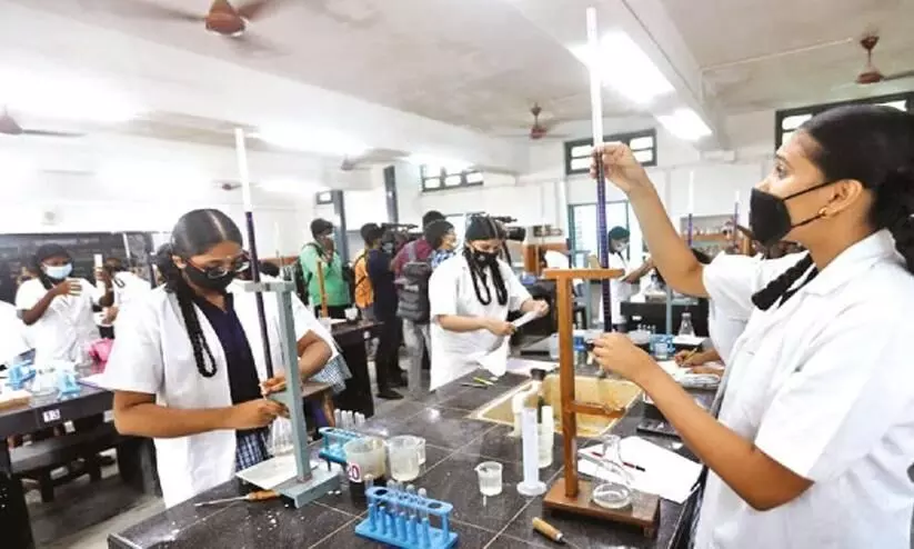 ഹയര്‍ സെക്കണ്ടറി പ്രായോഗിക പരീക്ഷകള്‍ മാറ്റി വെക്കണം; എ.എച്ച്.എസ്.ടി.എ