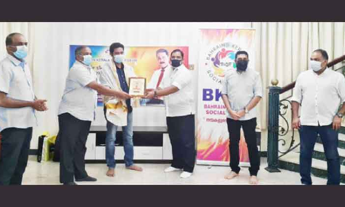 നൗ​ഫ​ൽ അ​ബൂ​ബ​ക്ക​റി​ന് യാ​ത്ര​യ​യ​പ്പ് ന​ൽ​കി