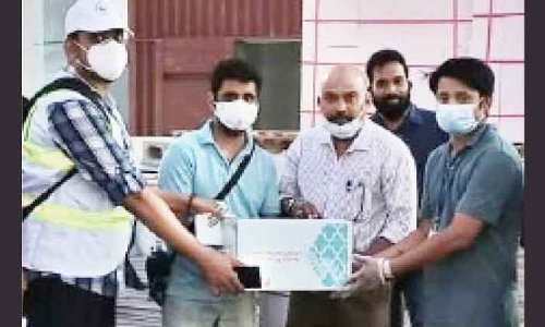 മു​ഹ​റ​ഖ് മ​ല​യാ​ളി സ​മാ​ജം ഭ​ക്ഷ്യ​ധാ​ന്യ​കി​റ്റു​ക​ൾ ന​ൽ​കി