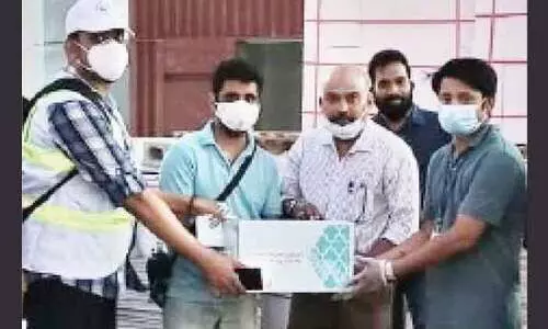 മു​ഹ​റ​ഖ് മ​ല​യാ​ളി സ​മാ​ജം ഭ​ക്ഷ്യ​ധാ​ന്യ​കി​റ്റു​ക​ൾ ന​ൽ​കി