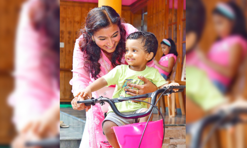 പോറ്റമ്മയായതിന്‍റെ വാർഷികം; ഉണ്ണിക്ക് സ്നേഹമധുരവുമായി മേരിയമ്മയെത്തി