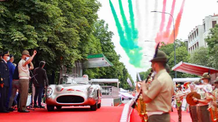 ഇറ്റാലിയൻ കാർ റേസിൽ ദുബൈ പൊലീസും ചീറിപ്പായും ഇറ്റാലിയൻ കാർ റേസിൽ ദുബൈ പൊലീസും ചീറിപ്പായും