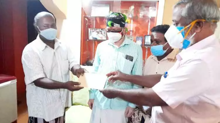 കേ​ളി ചി​കി​ത്സ ധ​ന​സ​ഹാ​യം കൈ​മാ​റി