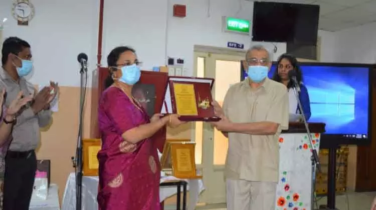 ഇ​ന്ത്യ ഇ​ൻ​റ​ർ​നാ​ഷ​ന​ൽ സ്കൂ​ൾ പ്രി​ൻ​സി​പ്പ​ൽ സോ​ഫി ജോ​ണി​ന് യാ​ത്ര​യ​യ​പ്പ്