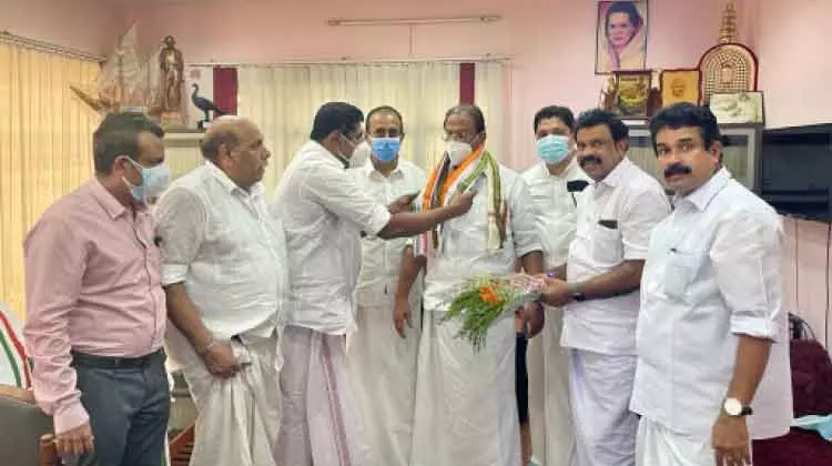 കെ. ​സു​ധാ​ക​ര​ന്​ ആ​ശം​സ​ക​ളു​മാ​യി ഒ.​​​െഎ.​സി.​സി നേ​താ​ക്ക​ൾ