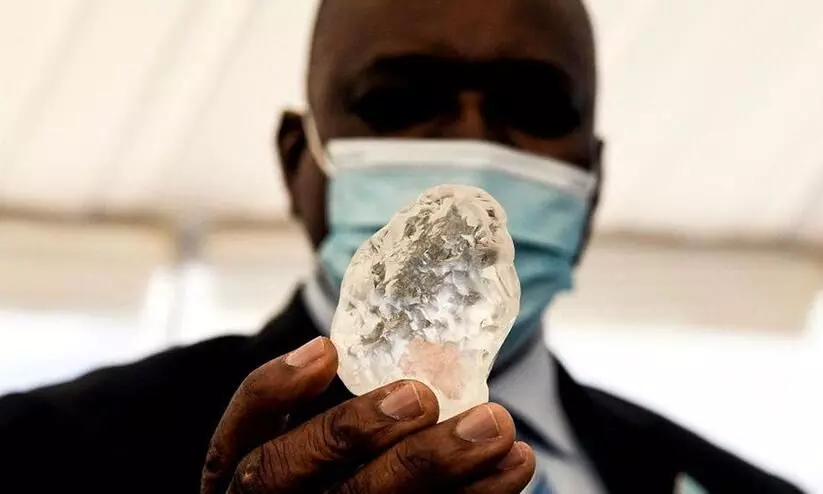 1,098 carat gigantic diamond 1,098 carat gigantic diamond