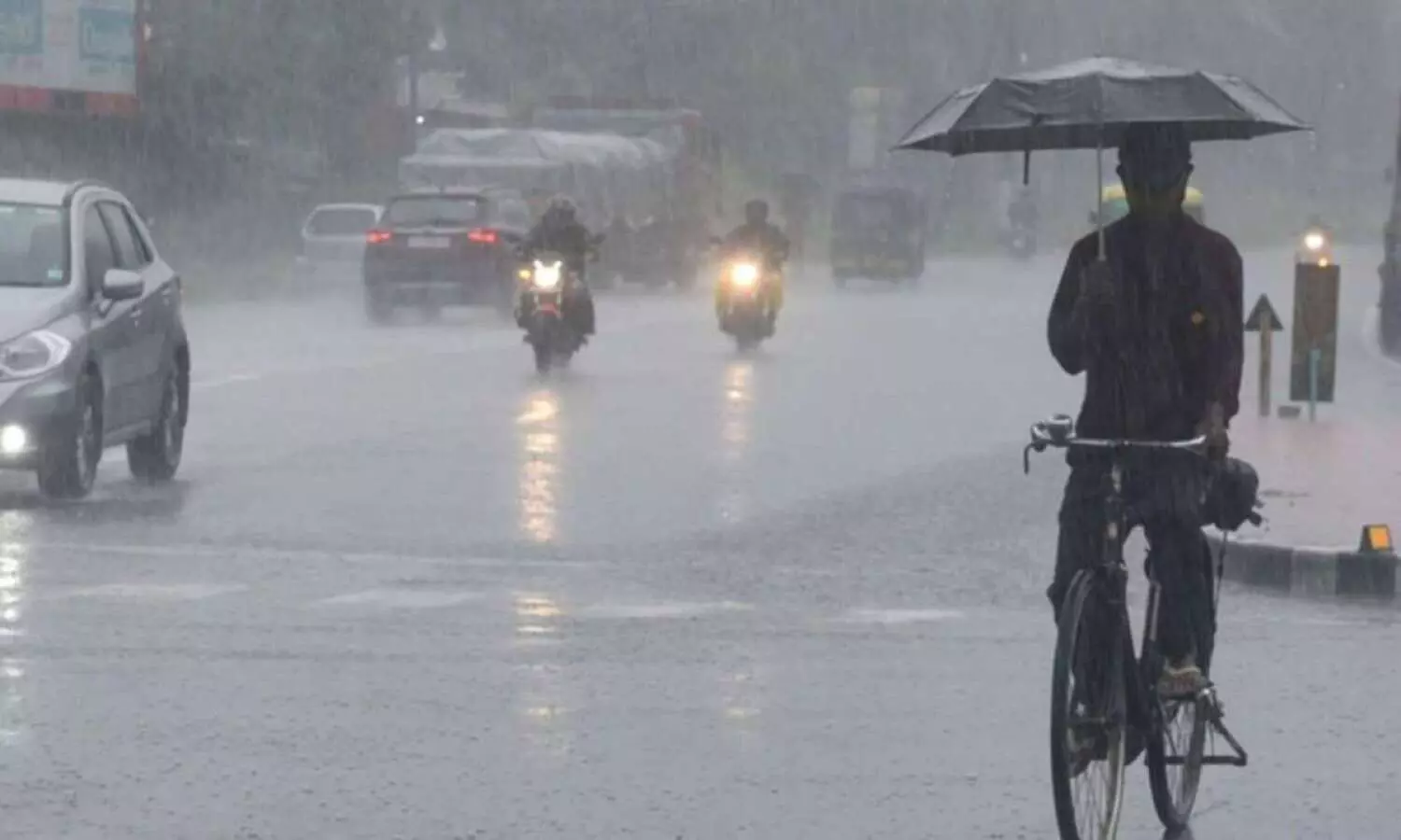 മഴ കനക്കുന്നു; നാല് ജില്ലകൾക്ക് ഇന്ന് റെഡ് അലേർട്ട്