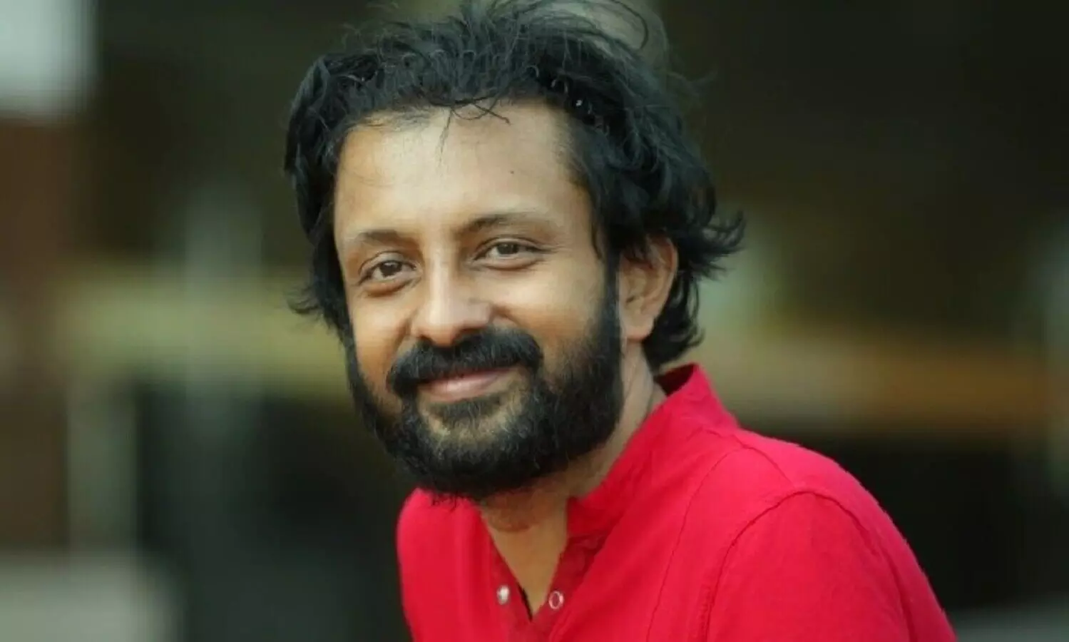 മഞ്ഞ മഞ്ഞ ബള്‍ബുകള്‍ മിന്നിമിന്നിക്കത്തുമ്പോള്‍ വൈറലായി ഹരി നാരായണന്‍റെ മഞ്ഞപ്പാട്ട്