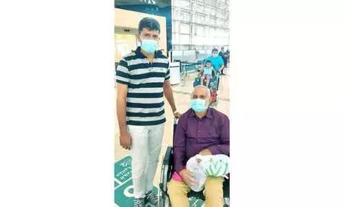 പ​ക്ഷാ​ഘാ​തം: അ​ബോ​ധാ​വ​സ്ഥ​യി​ൽ വ​ഴി​യ​രി​കി​ൽ കി​ട​ന്ന ബി​ഹാ​ർ സ്വ​ദേ​ശി​യെ നാ​ട്ടി​ലെ​ത്തി​ച്ചു