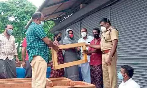 കൃഷ്ണൻകുട്ടിക്കും കുടുംബത്തിനും സഹായവുമായി കൊല്ലത്തെ ദമ്പതികൾ